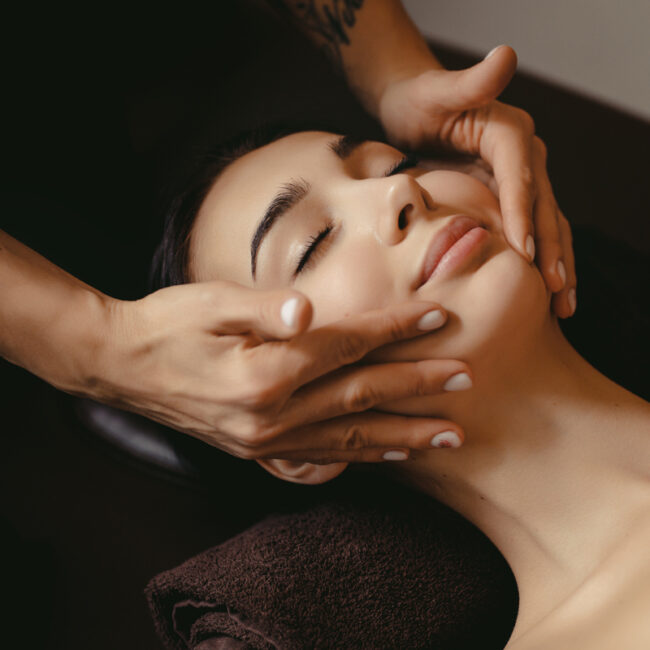 fizjoterapia i masaż twarzy